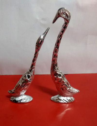 Fancy pair metal swan
